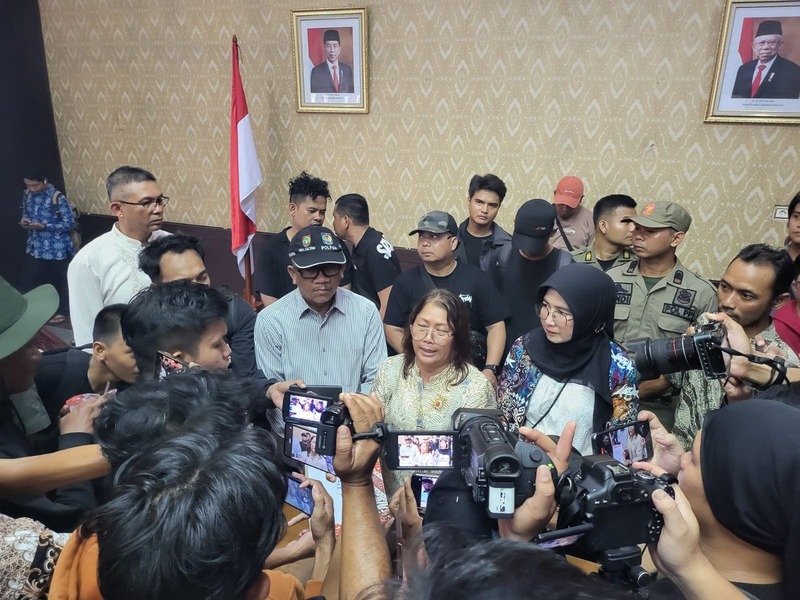 Sekretariat DPRD Fasilitasi Aksi Demonstrasi Masyarakat dengan Anggota DPRD