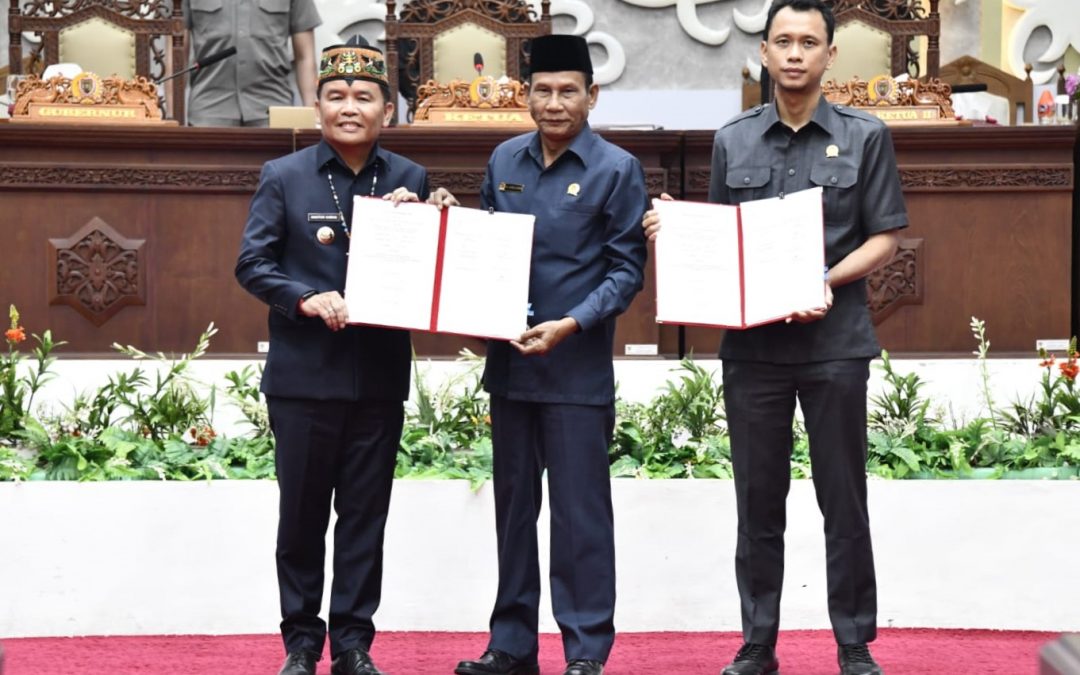 Rapat Paripurna Ke-15 DPRD Provinsi Kalteng Tahun 2025: Gubernur dan Pimpinan DPRD Tandatangani Nota Kesepakatan Bersama